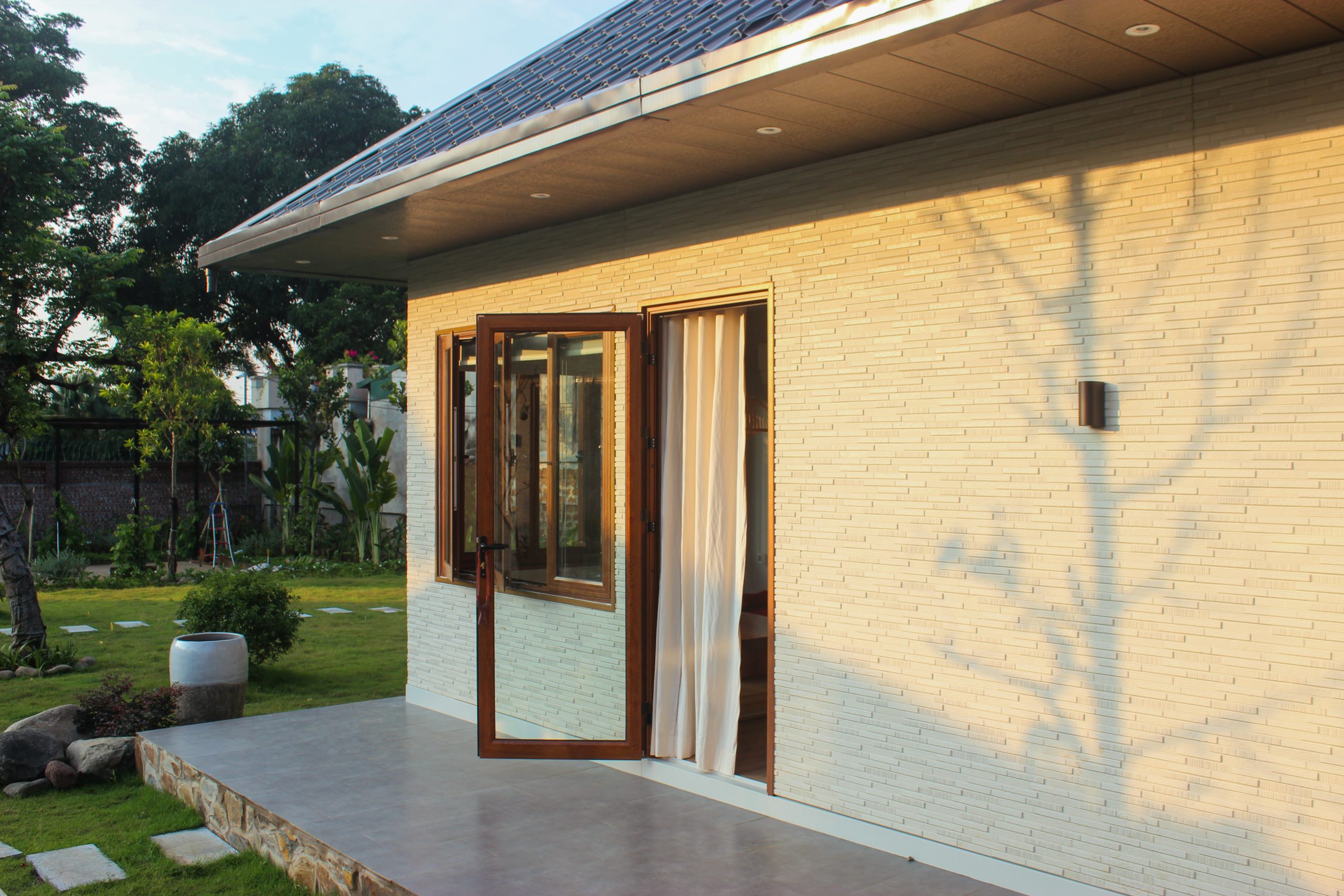 Tấm ốp tường kim loại - Lựa chọn mới cho thiết kế nội - ngoại thất nhà Việt