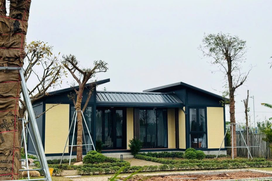 Nhà lắp ghép 60m2 tại Mê Linh – Mẫu nhà lắp ghép 2 phòng ngủ hiện đại, 2 WC khép kín, ốp Siding Cement Nhật Bả